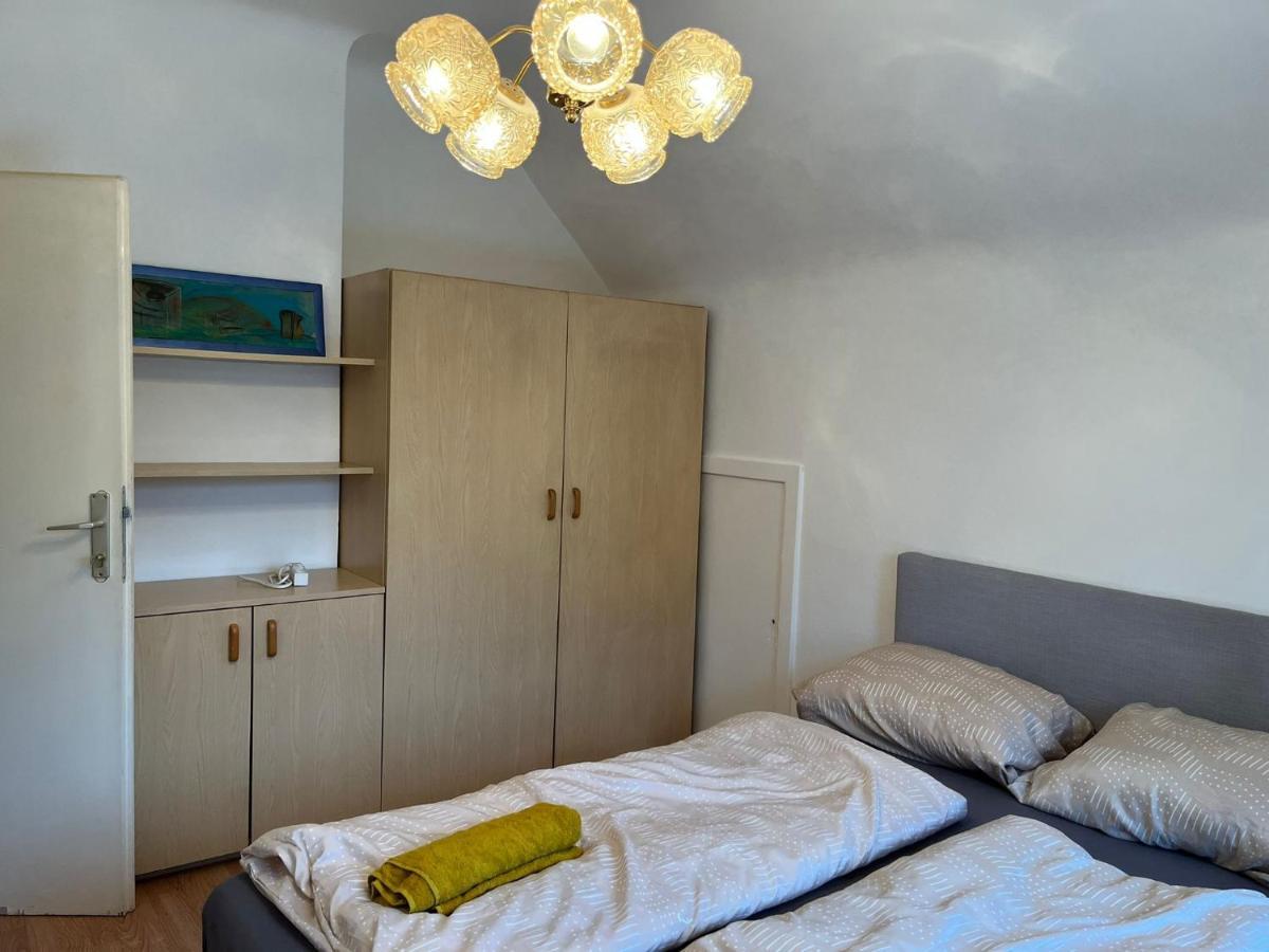 Breathtaking Shared Near Danube River /w Garden And Parking Pensión Viena